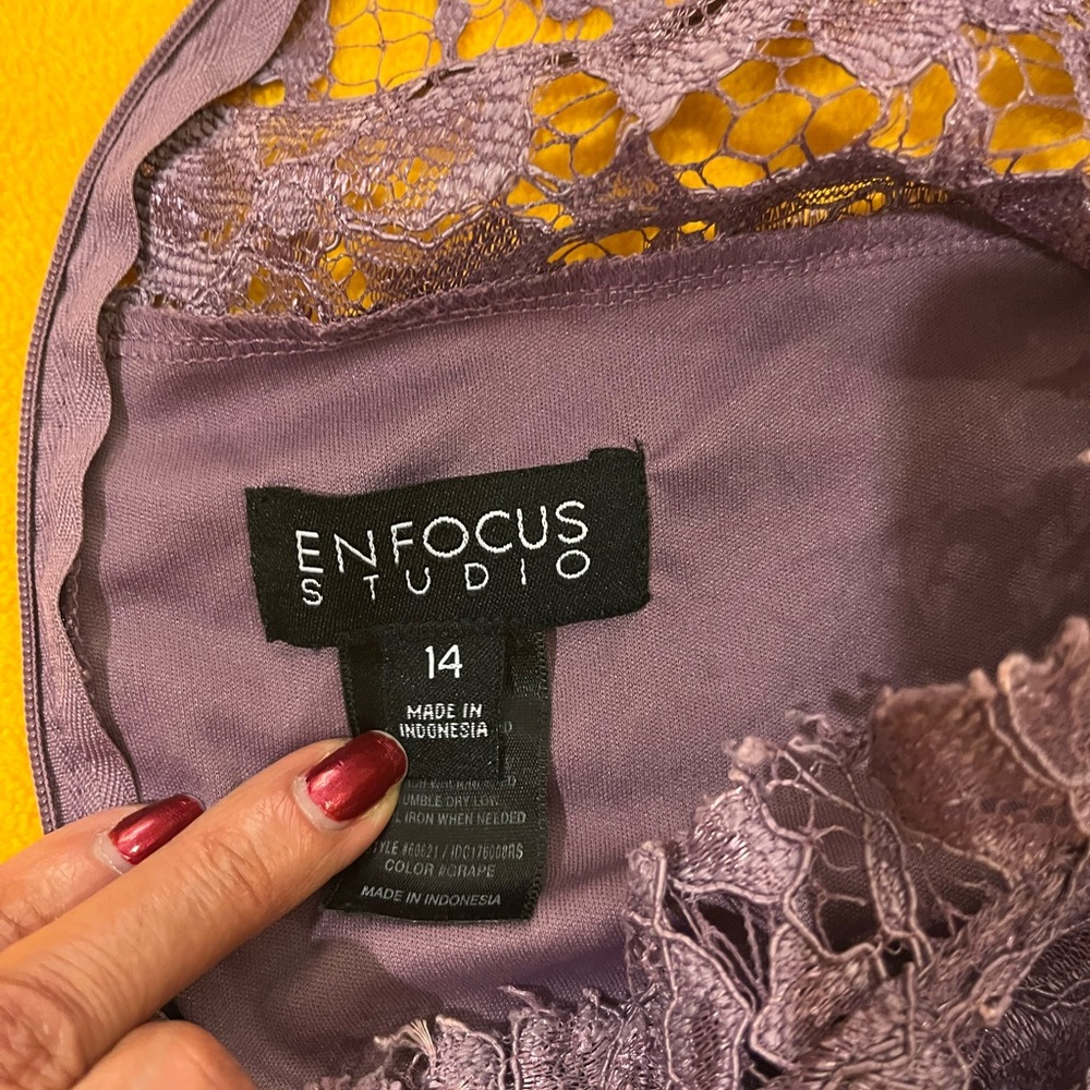 Enfocus Studio lace floral dress with stand-up collar, zipper in black. Midi, M - Picture 5 of 11